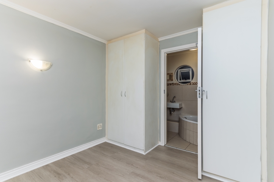 To Let 2 Bedroom Property for Rent in Green Point Western Cape